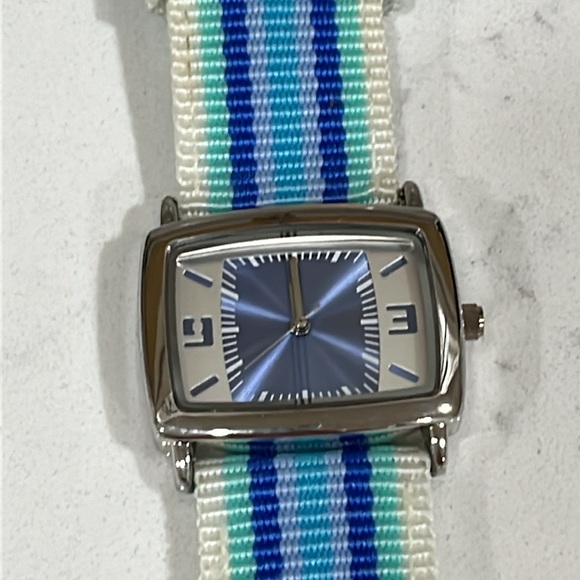 Super Cute Watch with Flexible Material - Picture 7 of 7